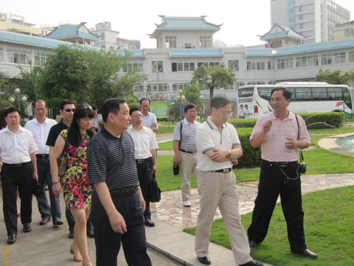 2012年8月8日下午,湖南中医药大学校长,党委副书记廖端芳一行16人来