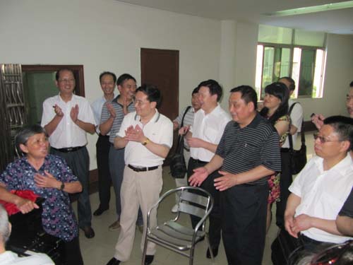 湖南中医药大学领导参观公寓